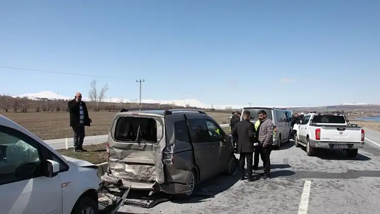 Cenaze konvoyunda zincirleme kaza