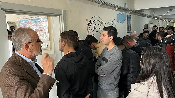 Ağrı'da seçim olaylı başladı