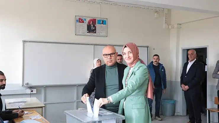 Vali Koç ve Eşi Oyunu Kullandı