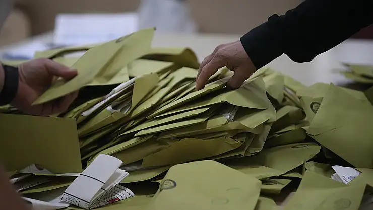 YSK Başkanı Yener'den Büyük Açıklama: CHP 35, AK Parti 24 Belediye Kazandı