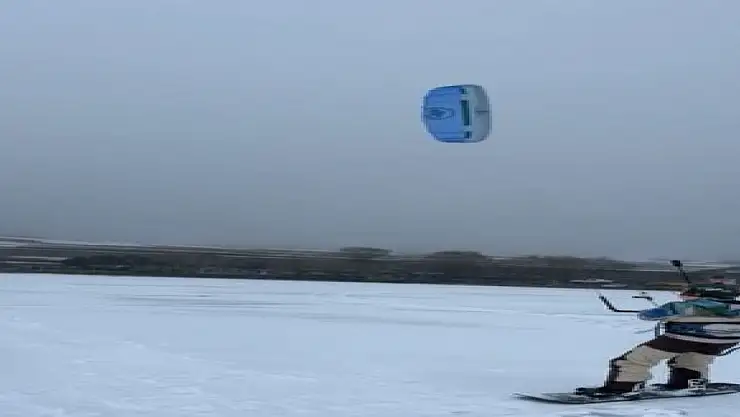 Bahar ayında Çıldır'da sörf yaptılar