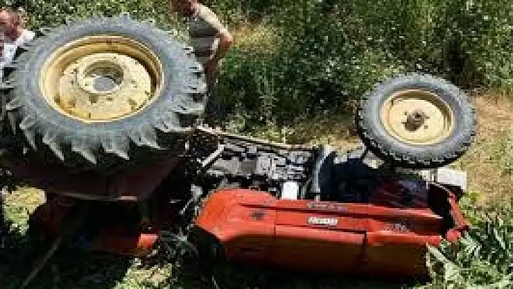 Devrilen traktörün altında kalan sürücü hayatını kaybetti