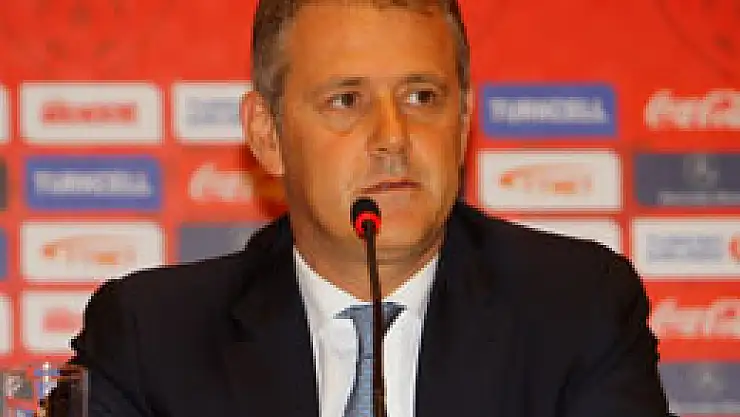 Mahmut Özgener kimdir?