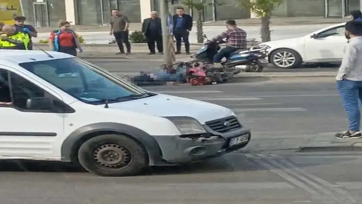 Motosiklet Sürücüsü kamyon altına girerek can verdi