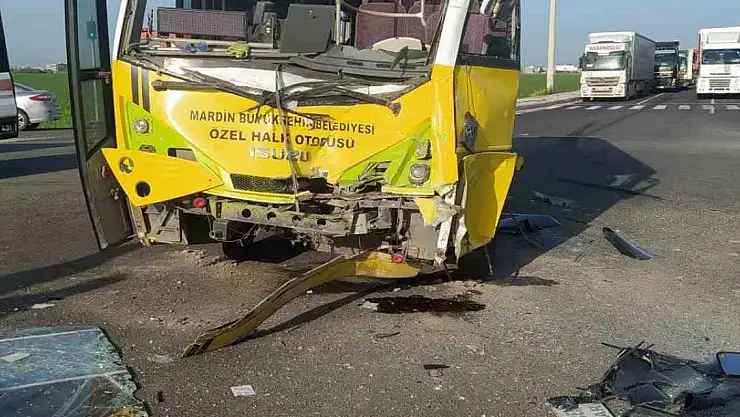 Faciaya ramak kala! Yolcu Otobüsü ile Tır çarpıştı