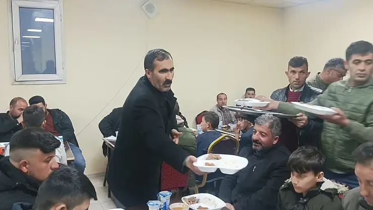 Başkan Taşlıçaylılara kendi elleriyle yemek dağıttı