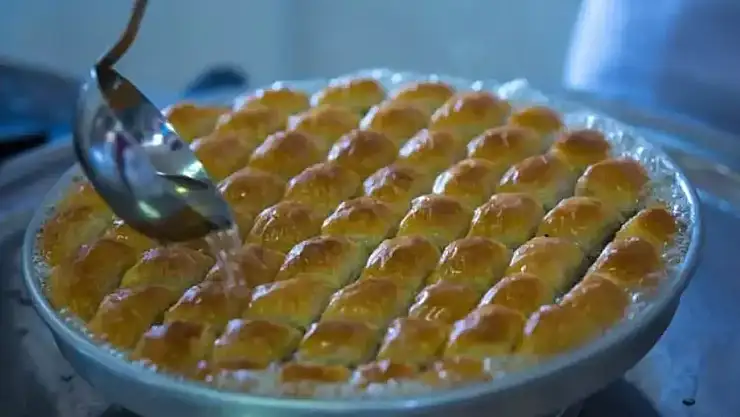 Baklava Şerbeti Kaç Dakika Kaynar? Baklava Şerbeti Nasıl Yapılır? Baklava Şerbeti Sıcak Mı Soğuk Mu Yapılır?