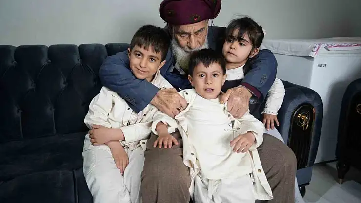 200'üncü bayramını çocukları ve torunlarıyla kutladı