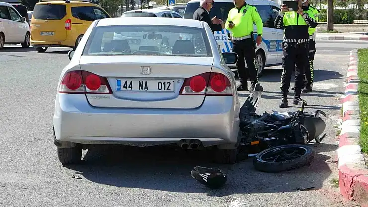 Otomobil ile motosiklet çarpıştı: 2 yaralı