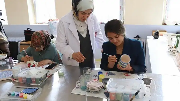 Ağrılı kadınların yeni uğraşı Çini Sanatı