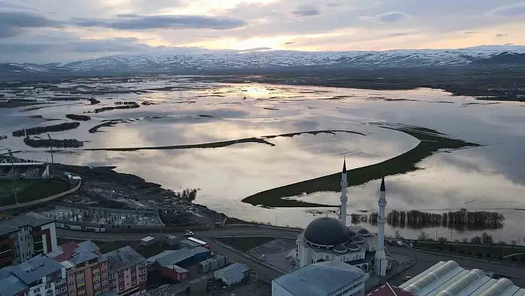 İlkbahar geldi dereler taştı