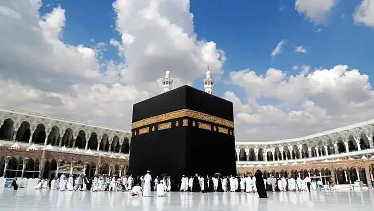 Umreye Gitmek Ne Kadar Tutar? Tek veya 2 Kişi Umre Fiyatları (Ücretleri) 2024