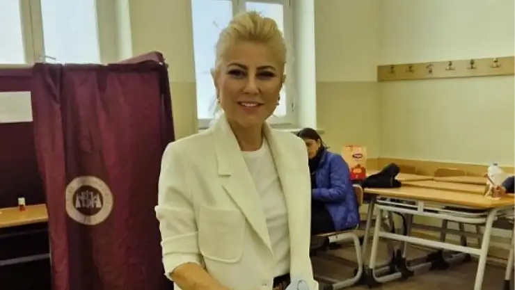 Şebnem Bursalı hayatı ve biyografisi! Şebnem Bursalı kimdir? Nereli, kaç yaşında, mesleği ne?