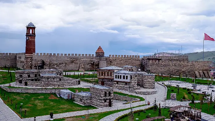 Erzurum'a yağmur sağanakla geliyor