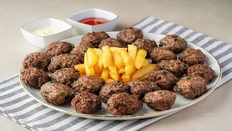 Ağrı'da Lezzet Şöleni! Anne Köftesi Tarifi: İçi Hafif Sulu, Yumuşacık ve Tadına Doyulmaz!