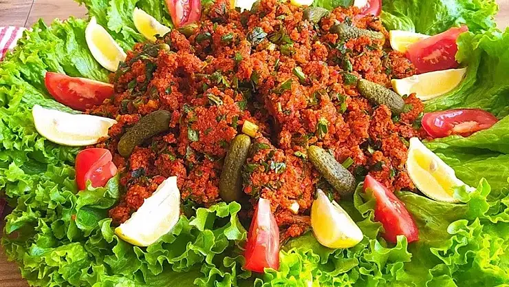 Ağrı'nın Damağına Hitap Eden Lezzet Bombası: Elma Sirkesiyle Harmanlanmış Kısır Tarifi!