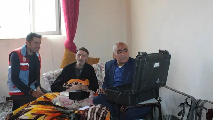 Aladağlarda evlere giderek kimlik çıkarttılar