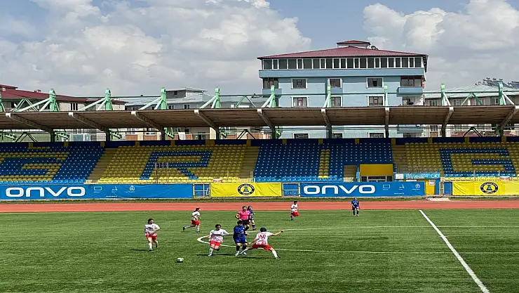 Ağrı Aile ve Sosyal Hizmetler Spor Bulanık'ı ezdi geçti