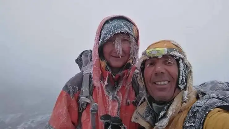 Ağrı Dağı'na çıkan dağcılar, bahar ayında 'dondu'