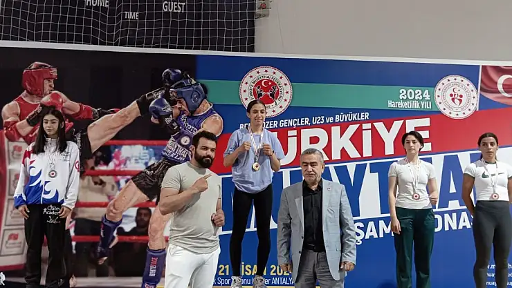 Ağrılı sporcu dövüş sporlarında Türkiye şampiyonu