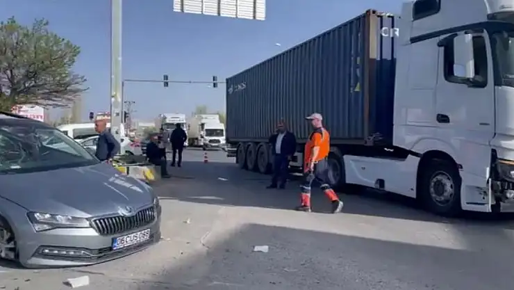 Ağrı'dan giden tırın karıştığı kazada 1 kişi öldü