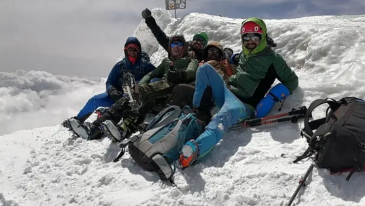 Ağrı'da bahar, dağda kayak