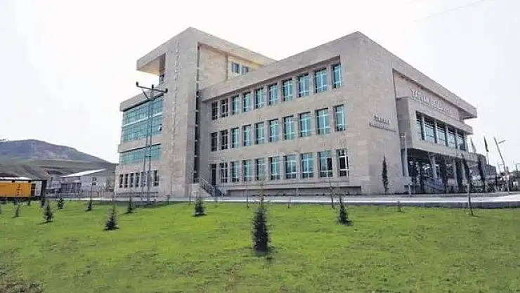 Tatvan Belediyesi'nden Her Cumartesi Temizlik Hamlesi: 'Tatvan Bizim Evimiz, Evimizi Kirletmeyeceğiz!'