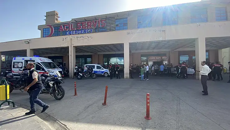 Diyarbakır'da hastane önünde bıçaklı kavga: 4 yaralı