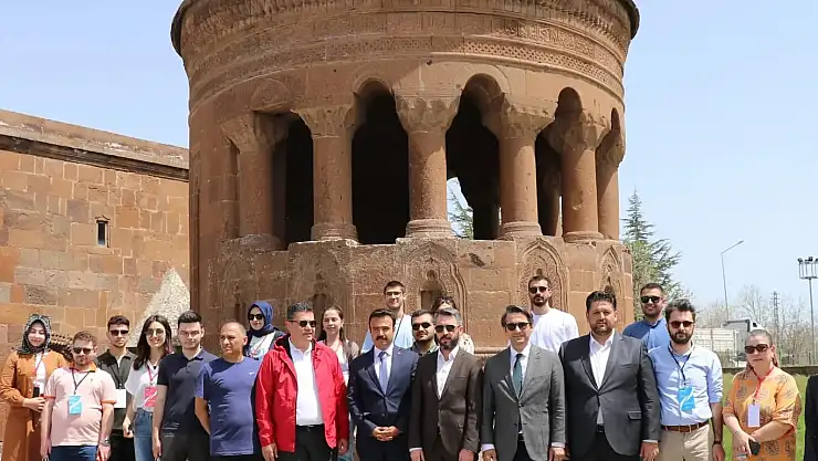 Haluk Dursun Anısına Tarihi Yolculuk: Ahlat'ta Öğrenciler ve Akademisyenler Tarihi Mekanları Gezdi