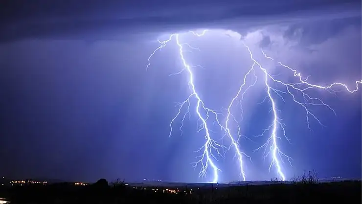 Sürekli Şimşek Çakması Neden Olur?