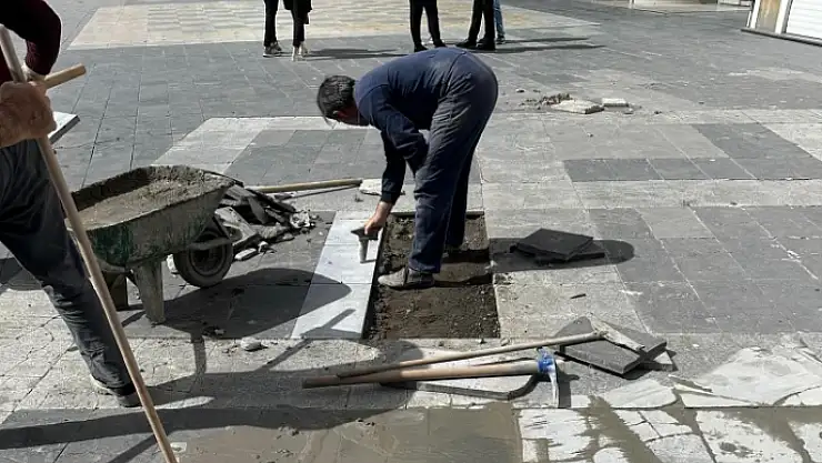 Tatvan'da Kaldırım Onarım Çalışmaları Hız Kazanıyor!