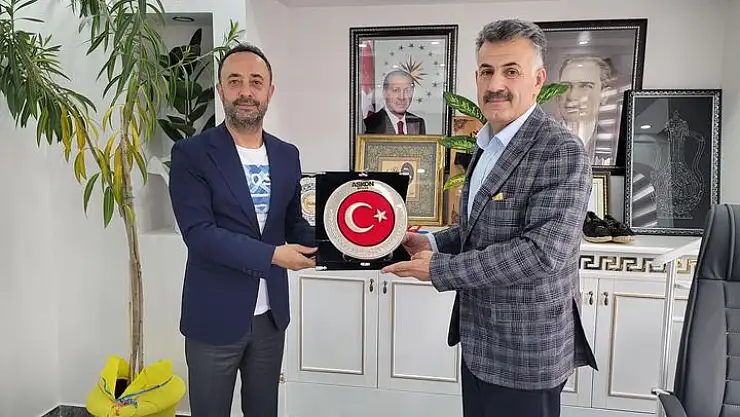 Ak Parti Tatvan İlçe Başkanı Erhan AYAZ ve Teşkilatı Güroymak Belediye Başkanı Eşref MUTLU'yu Ziyaret Etti
