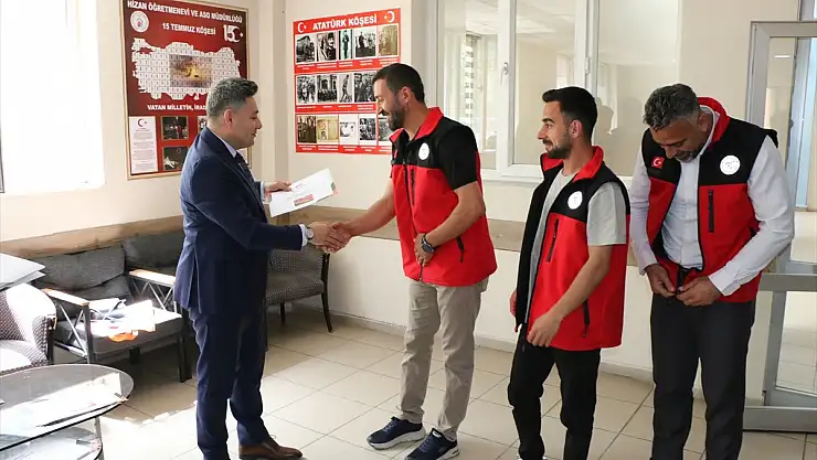 Arama kurtarma eğitimini tamamlayan gönüllülere belgeleri verildi