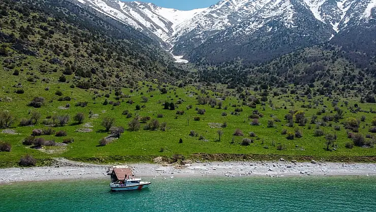 Van'da bir taraf bahar diğer taraf kar