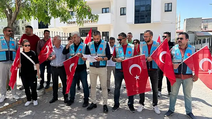 Iğdır'da belediyede görevden almalara tepki gösterildi
