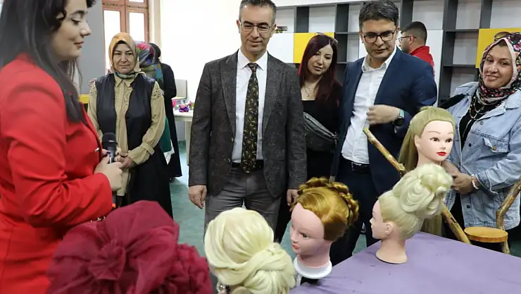 Ağrı'da El Emeği Ürünler Sergilendi