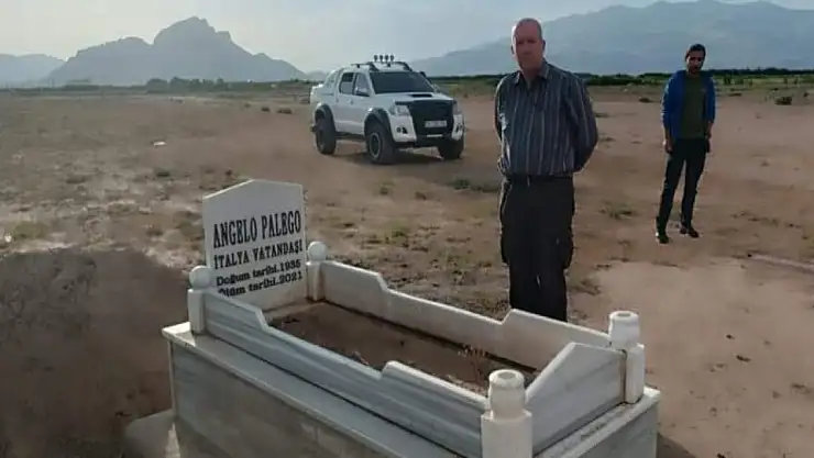 Ağrı Dağı'na karşı defnedilen İtalyan araştırmacıya mermer mezar