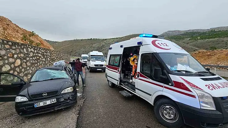 Kontrolden çıkan araç istinat duvarına çarptı: 4 yaralı