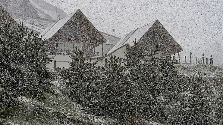 Palandöken'e mayıs ayında lapa lapa kar yağdı