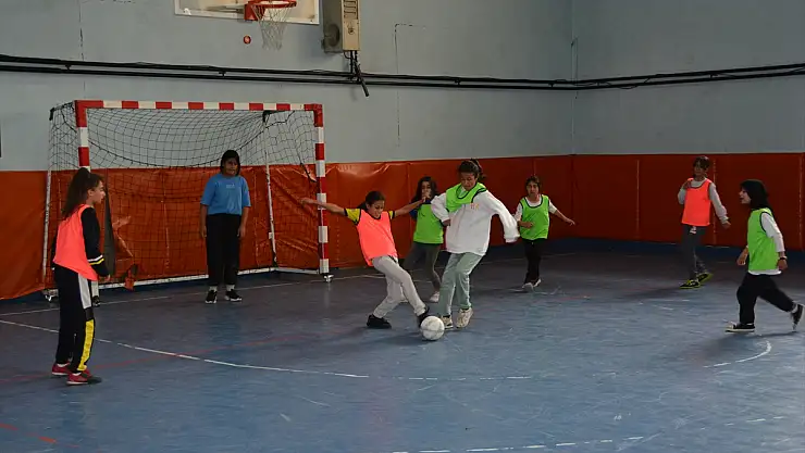 Bitlisli kızlar Türkiye finallerine hazırlanıyor