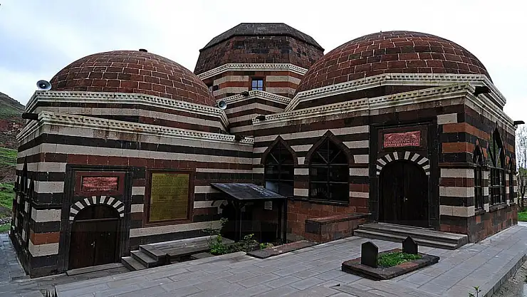 Ahmed-i Hani Türbesi'ne ziyaretçi akını