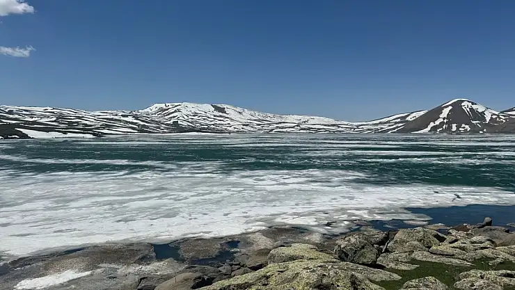 Ağrı'ya kış geri geldi