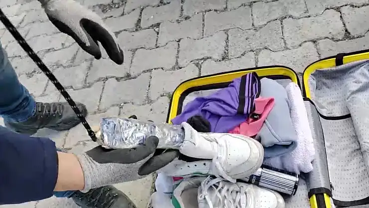 Kars'ta spor ayakkabının içinden bakın ne çıktı?