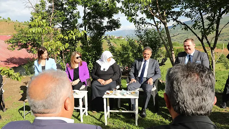 Bitlis Valisi gazi ve şehit ailelerini ziyaret etti