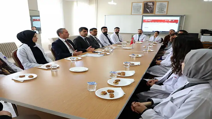 Ağrı Milli Eğitim Müdürü Kökrek Hamur'da öğretmenlere Maarif Modeli'ni anlattı