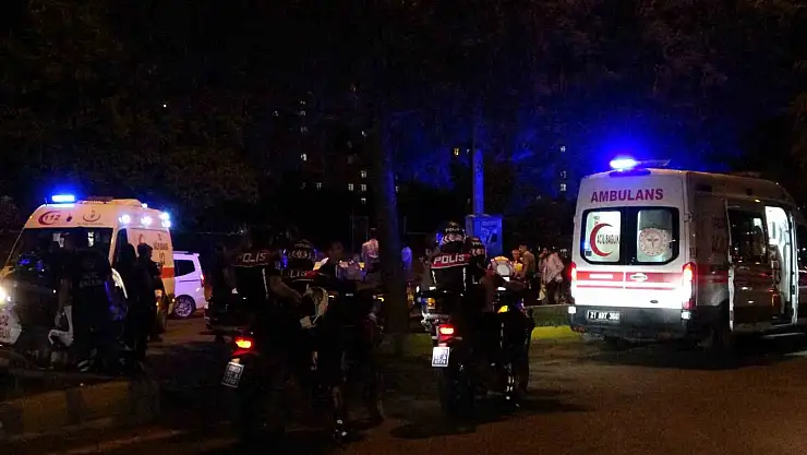 Diyarbakır'da 3 otomobil birbirine girdi