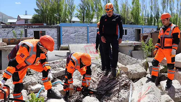 Atatürk Üniversitesi öğrencileri afet zamanında profesyonel müdahaleye hazırlanıyor
