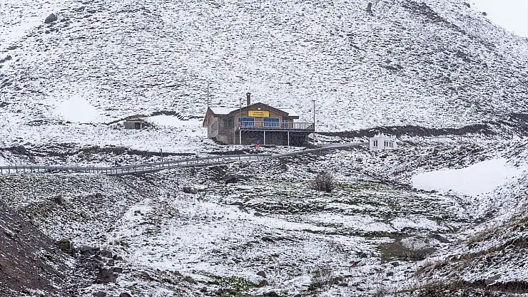 Erzurum'da kar ve sis etkili oldu
