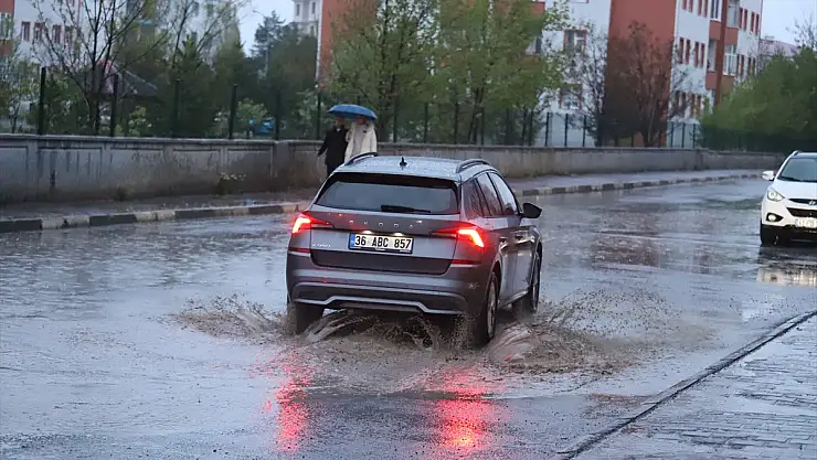 Kars'ta sağanak ve dolu etkili oldu