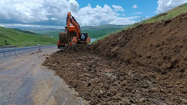 Muş'ta aynı noktada 4.'üncü kez heyelan meydana geldi